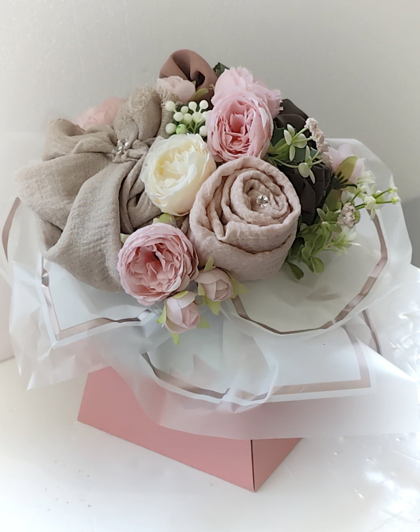 Classic Bloom Hijab Gift Bouquet Preset