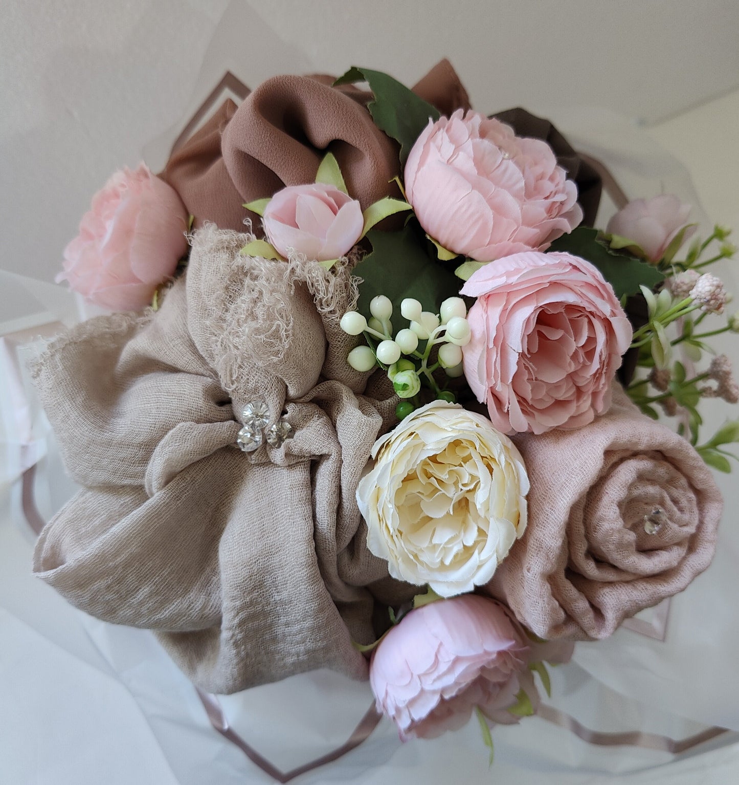 Classic Bloom Hijab Gift Bouquet Preset
