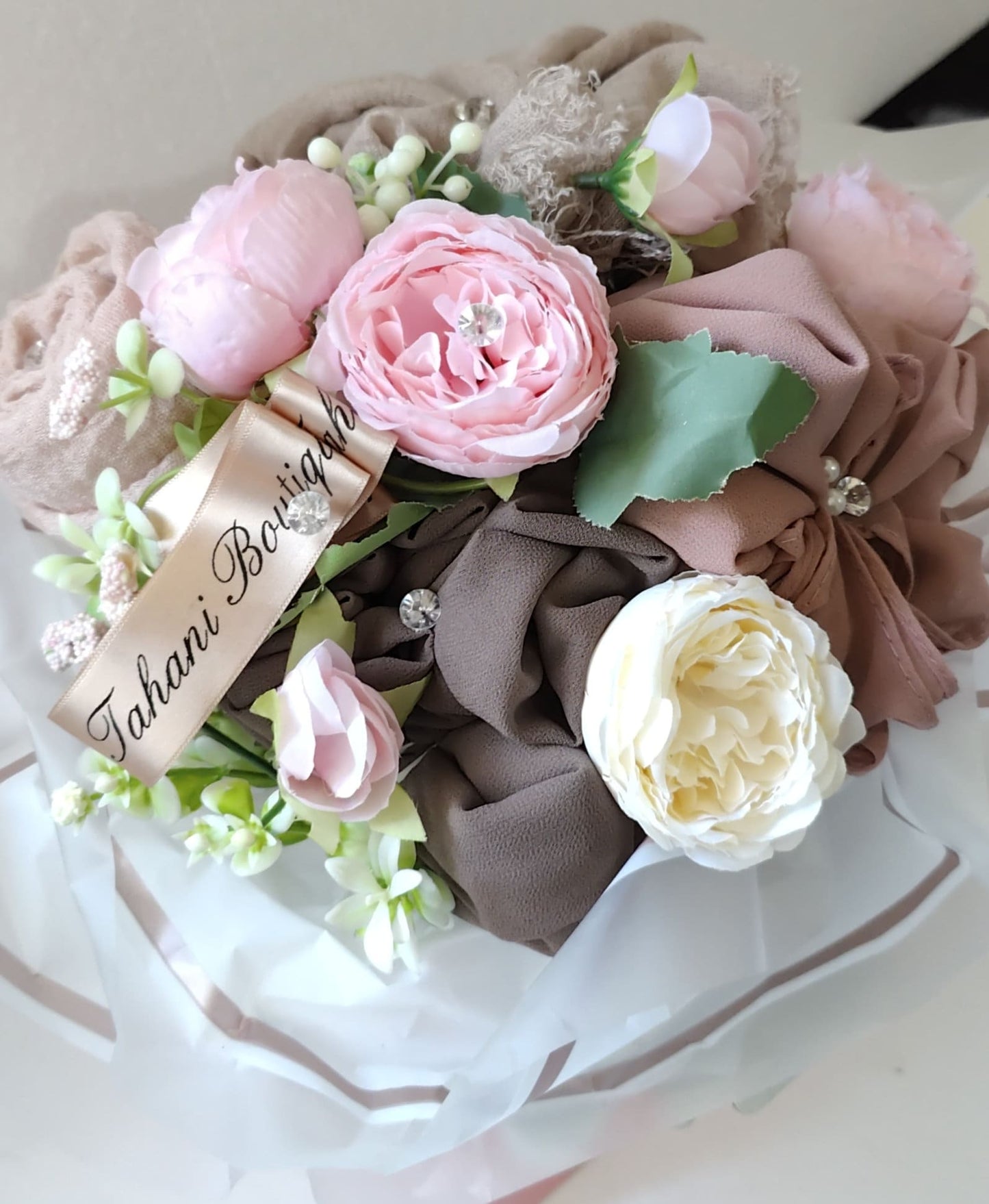 Classic Bloom Hijab Gift Bouquet Preset