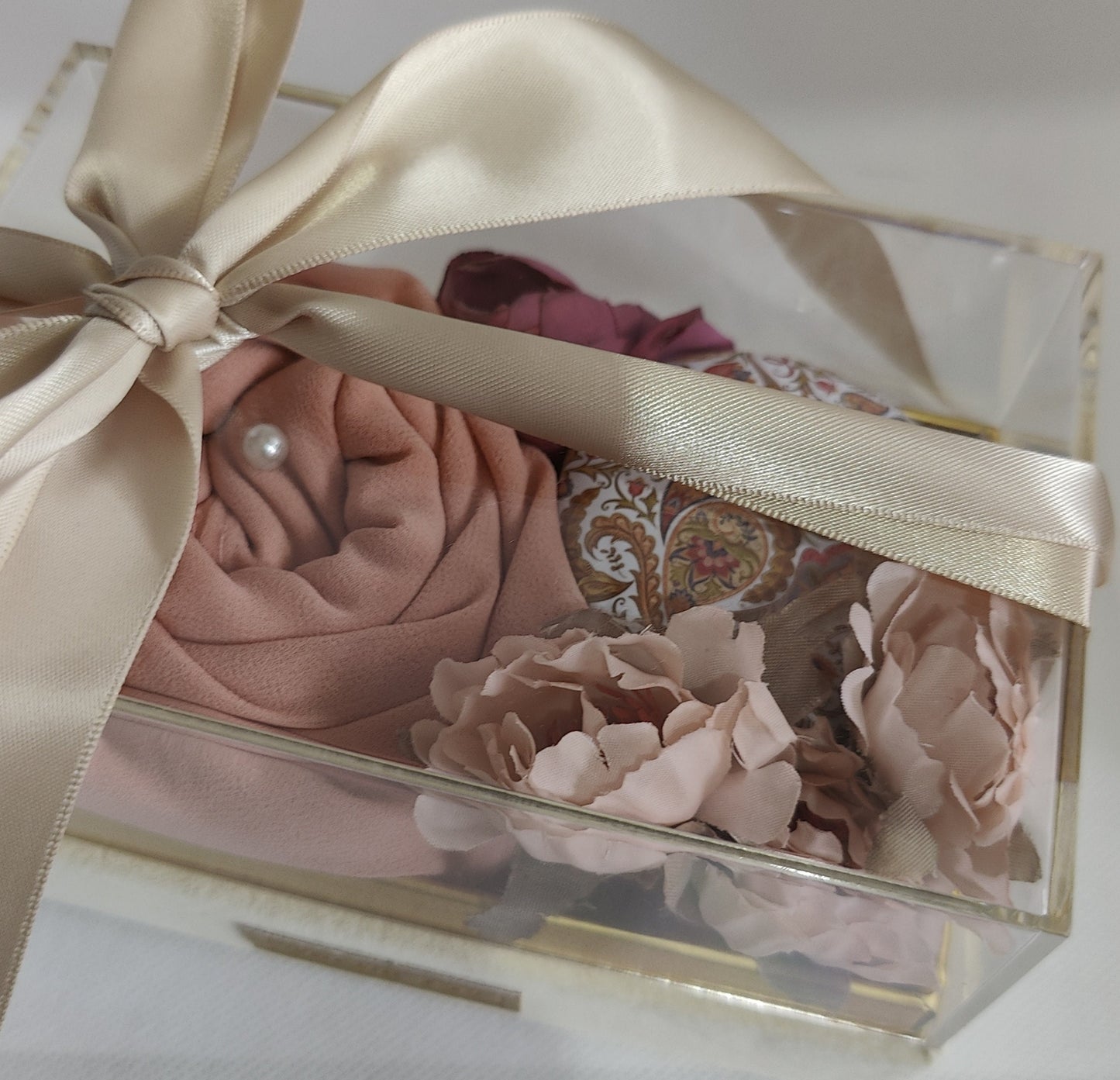 Clear Lid Velvet Hijab Gift Box with Scented Flowers