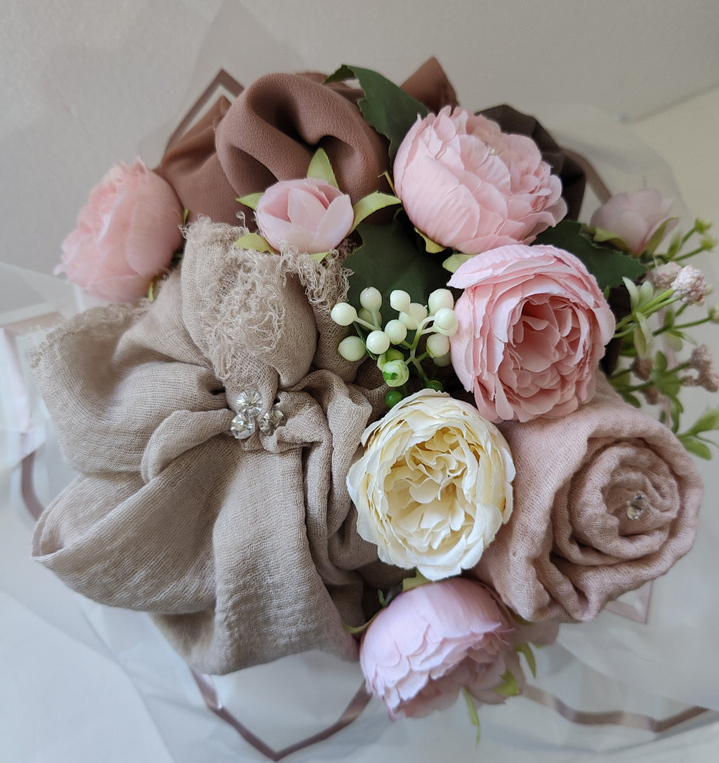 Classic Bloom Hijab Gift Bouquet Preset