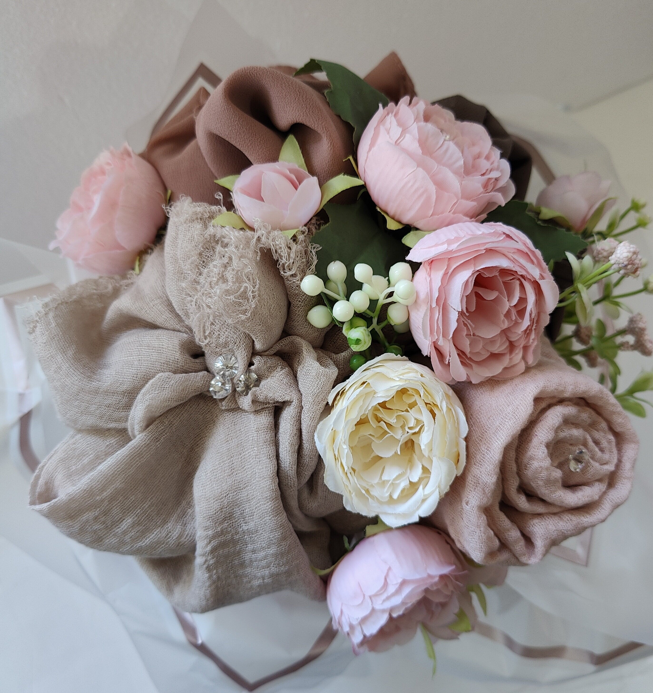 Classic Bloom Hijab Gift Bouquet Preset