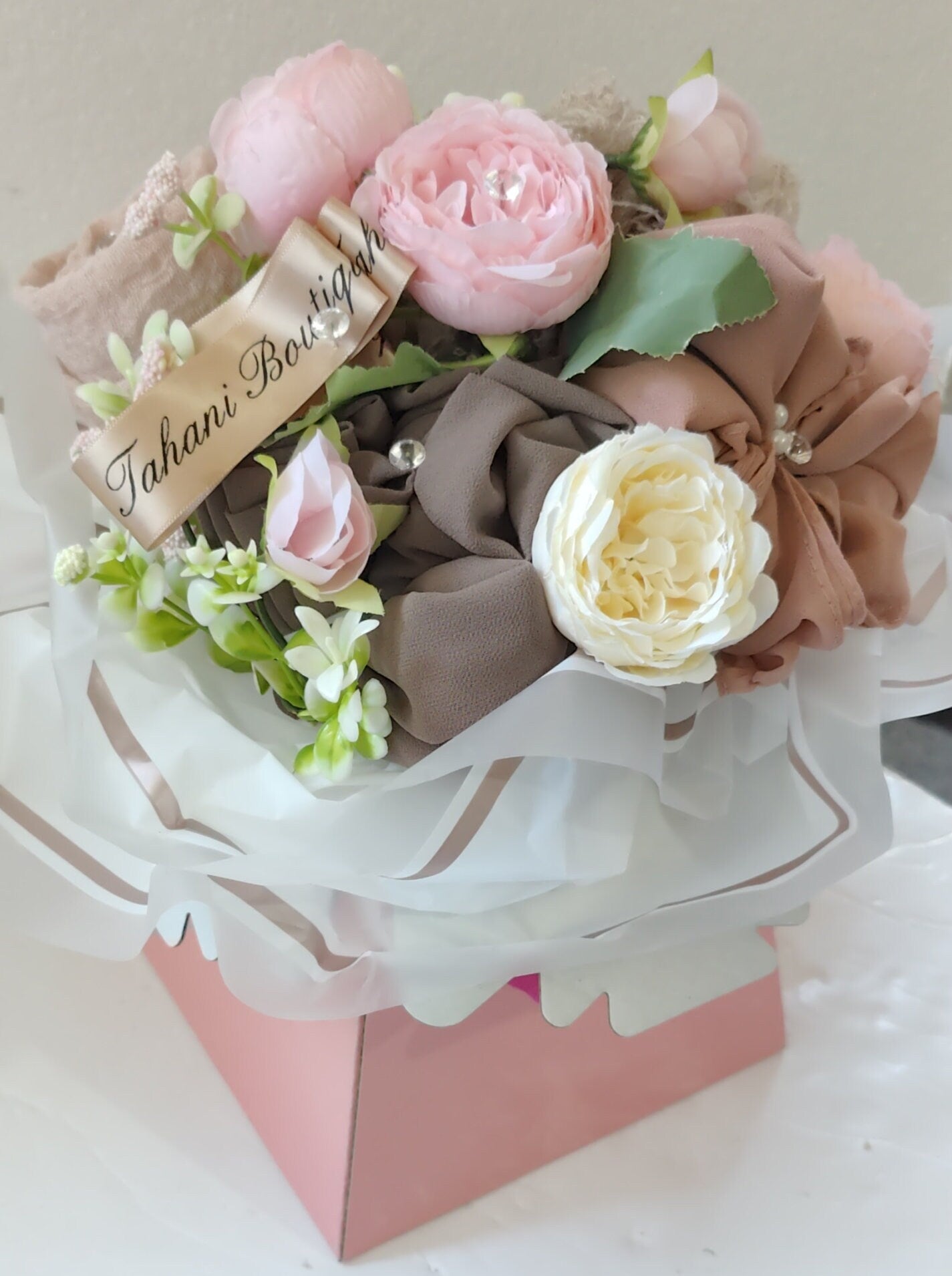 Classic Bloom Hijab Gift Bouquet Preset