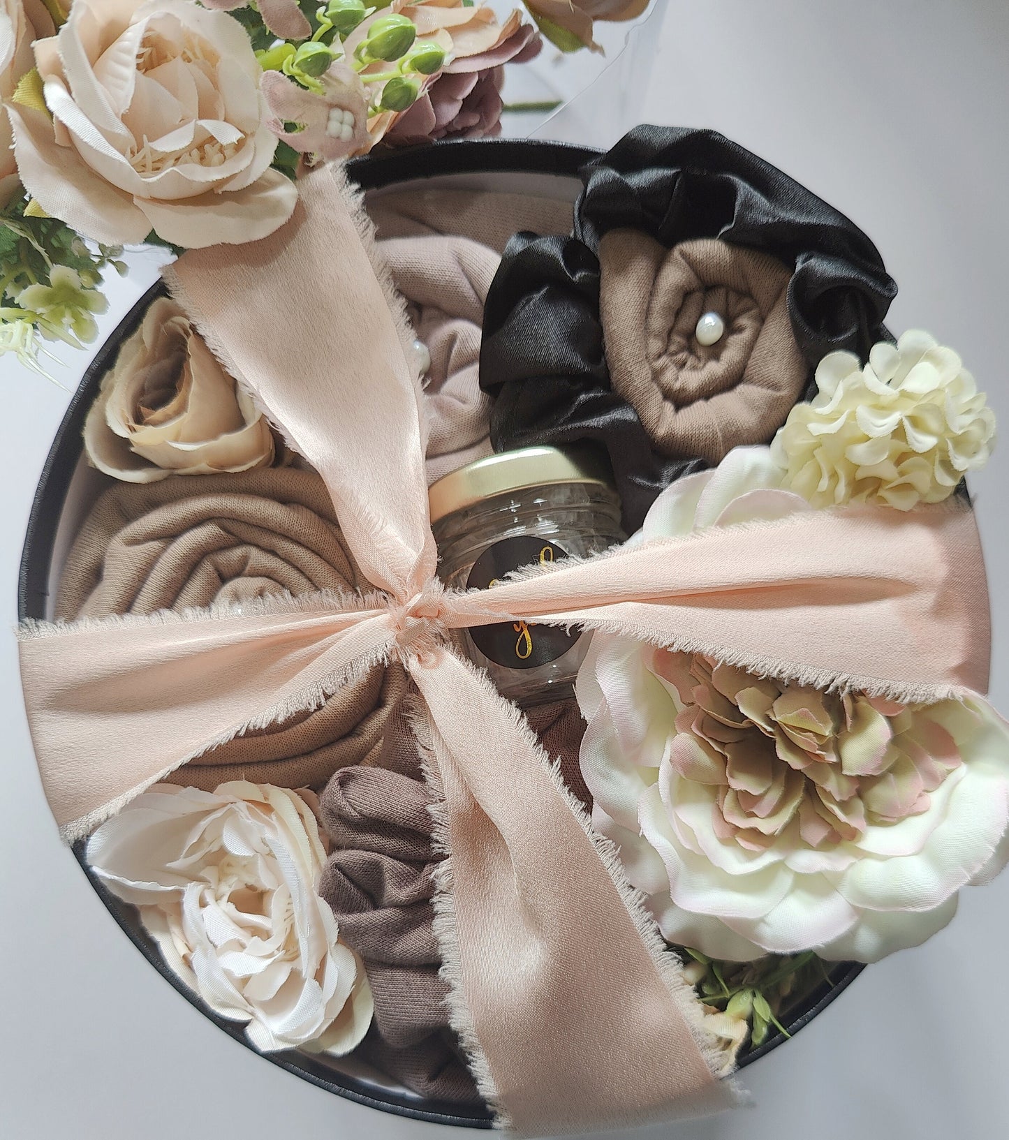 All-Inclusive Hijab Gift Bouquet-Matching Accessories